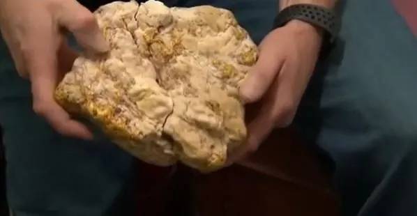 Kayanın içerisinde külçeyle altın buldu! Değeri tam 160 bin dolar: Nasıl keşfettiğini duyanlar dedektörüne sarıldı 4